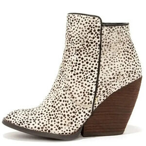 Very Volatile Ankle Zip Boots sz 8